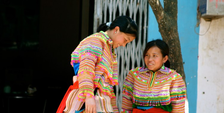 Flower Hmong girls