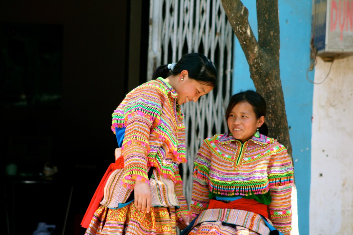 Flower Hmong girls